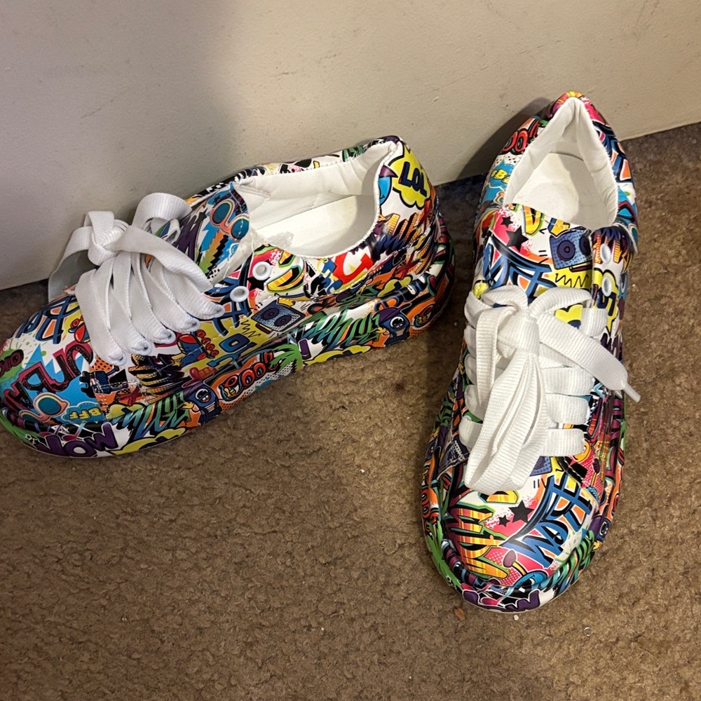 Colorful Graffiti Print Platform Sneakers - White Laces
